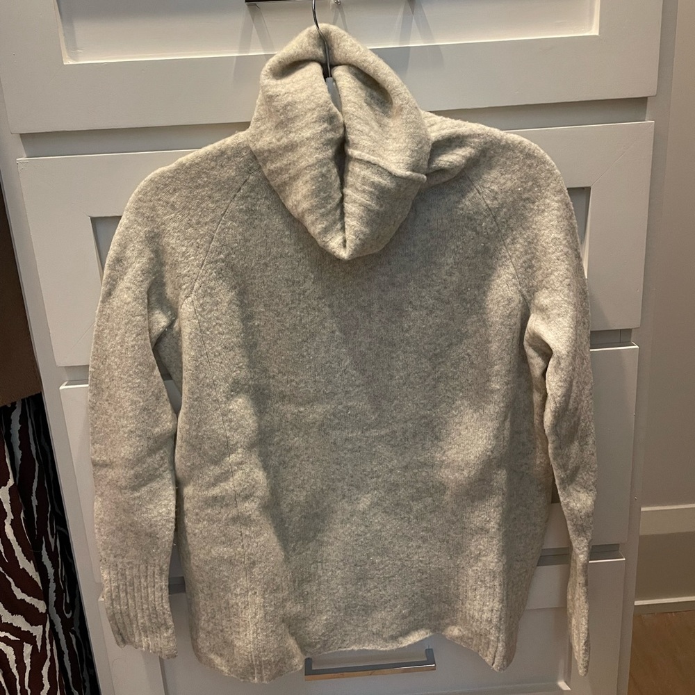 COMMUNITY HEATHER GREY TURTLENECK